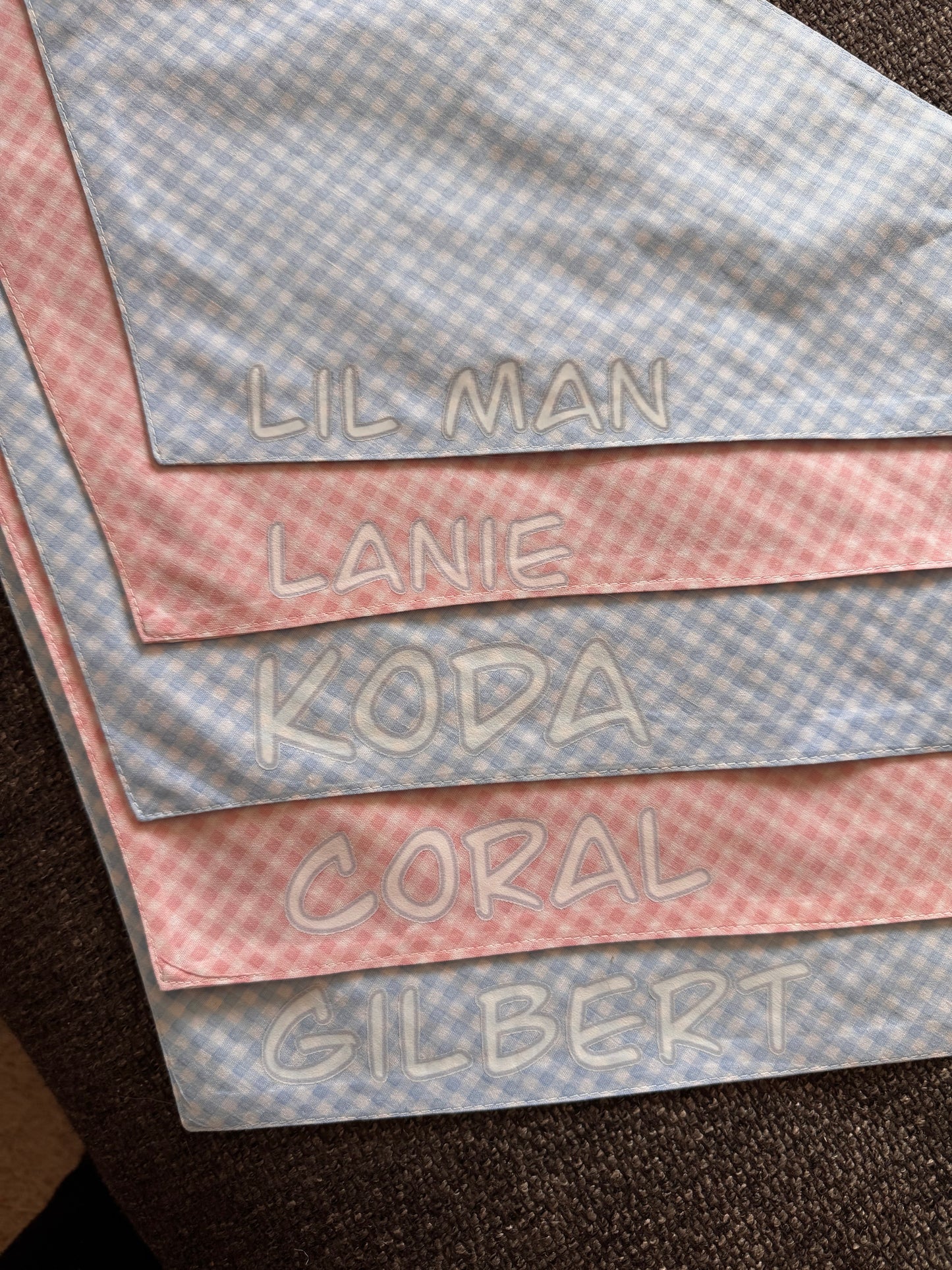 Bandana bleu pour chien de Pâques