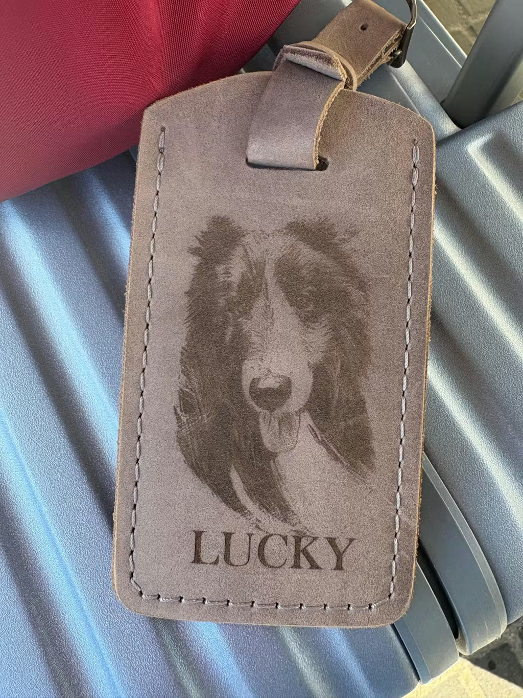 Étiquette à bagages avec portrait gravé